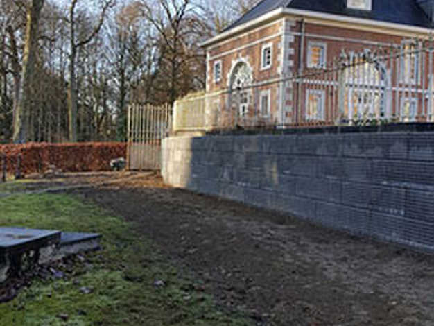 Afscheidingswand rond kasteel