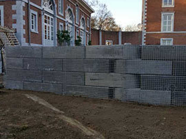 Afscheidingswand rond kasteel